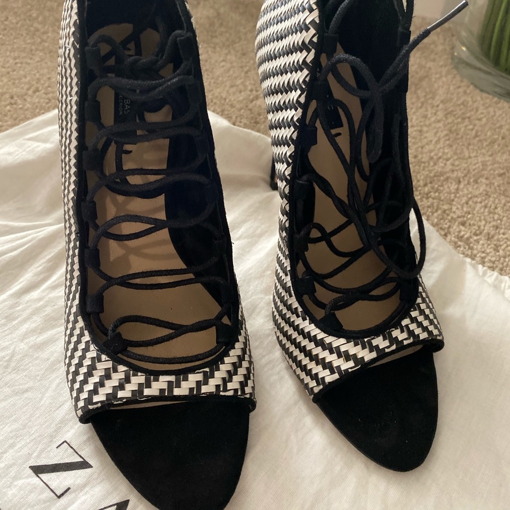 Zara black & white tie up heels size 8 1/2 - Picture 3 of 6